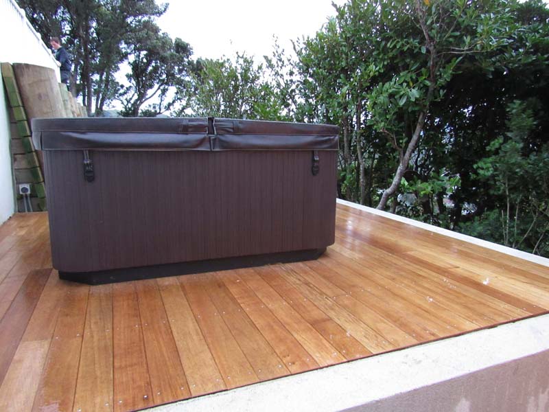deck-with-spa
